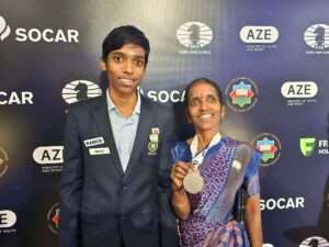 praggnanandhaa-chess-champion-with-mother